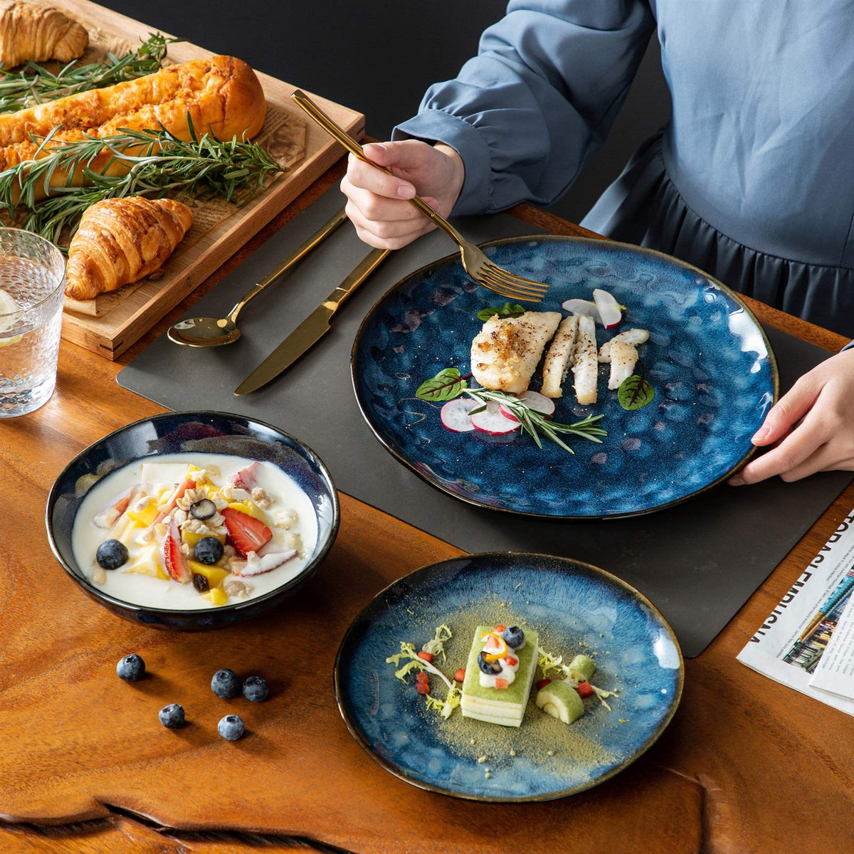 Blue 12-Piece Ceramic Stoneware Dinner Set C3932